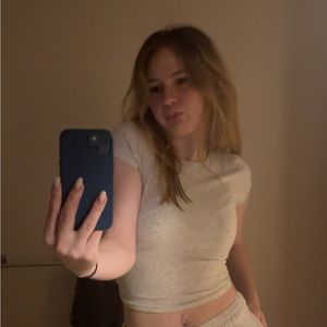 Meet your Posher, Claire